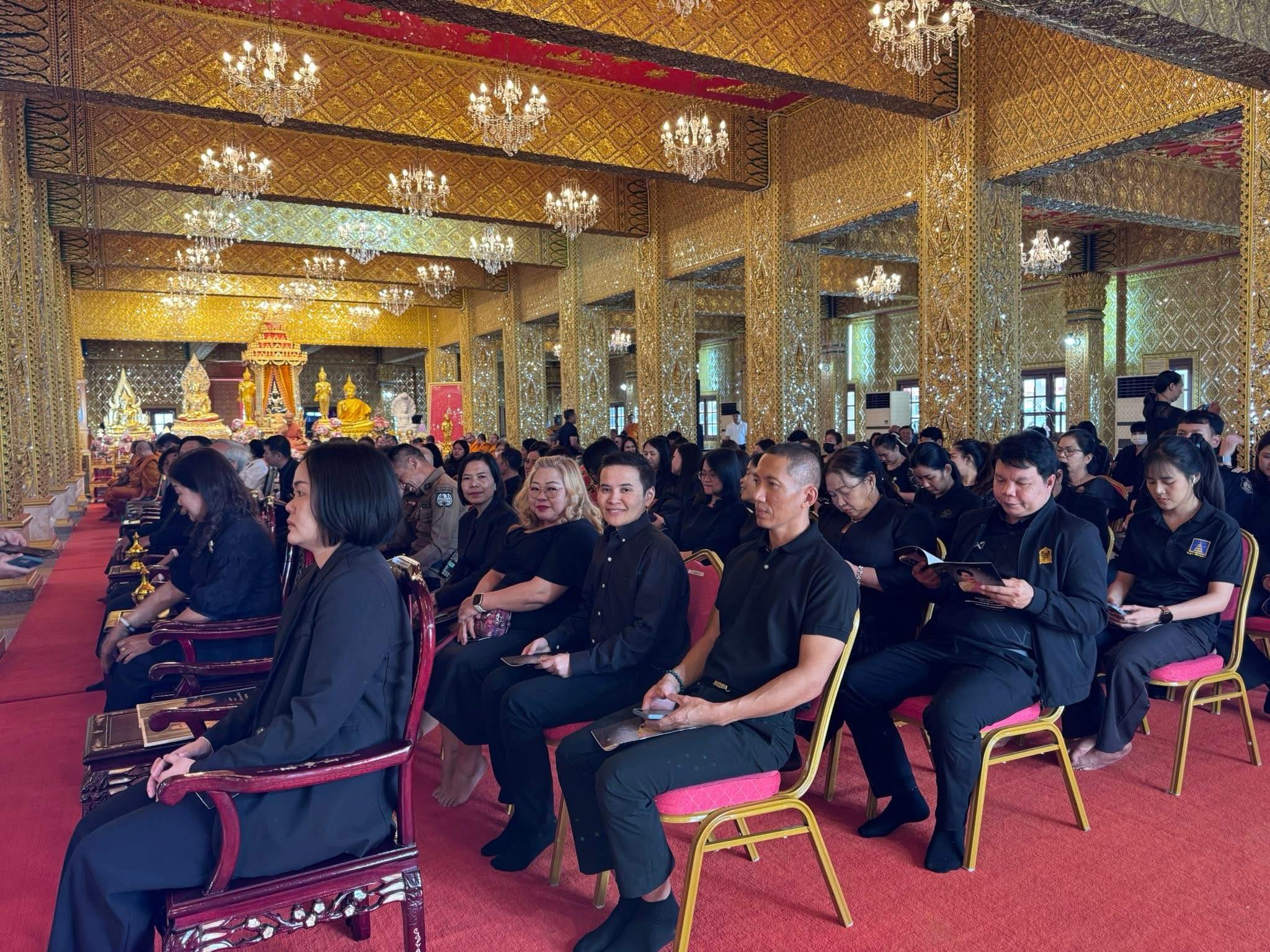 title - ส.ป.ก.อ่างทอง เข้าร่วมพิธีสวดพระพุทธมนต์และเจริญจิตตภาวนาอุทิศถวายพระราชกุศลแด่ สมเด็จพระนางเจ้าสิริกิติ์พระบรมราชินีนาถพระบรมราชชนนีพันปีหลวง